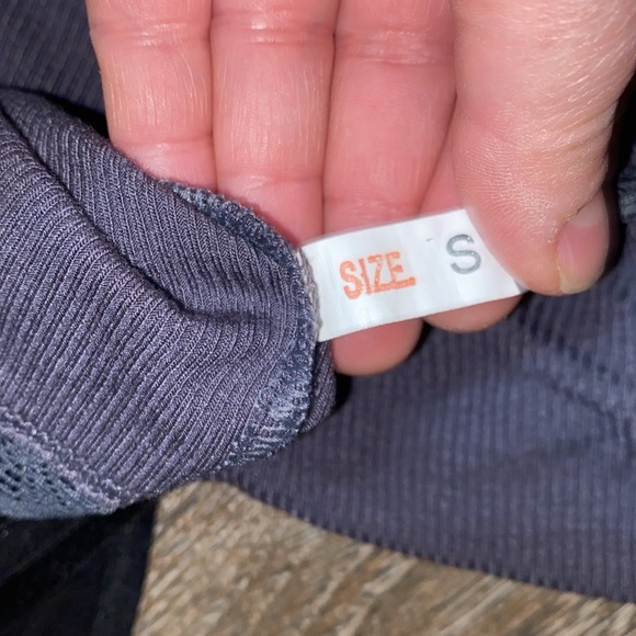 3 Small bralettes. No brand. Excellent used condition - Picture 4 of 9